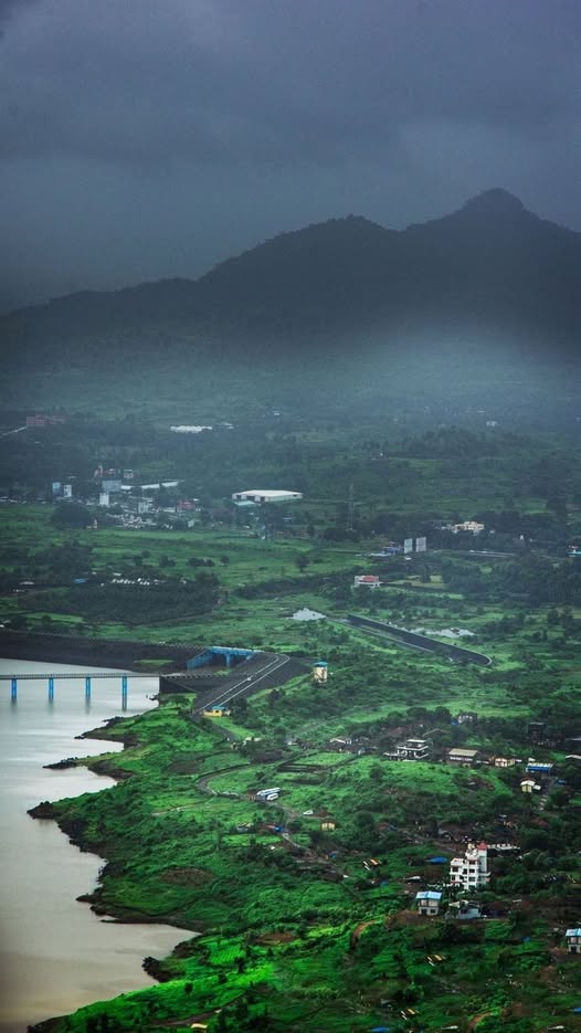 Mulshi Lake during monsoon – fog and water reflections