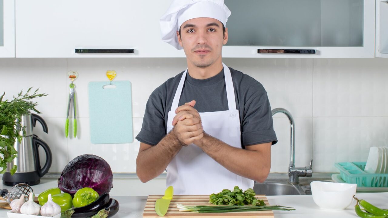 Kitchen Helper Jobs in Dubai for Freshers (2026 Salary, Duty Hours & Real Experience)