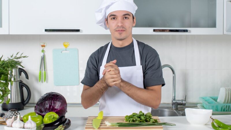Kitchen Helper Jobs in Dubai for Freshers (2026 Salary, Duty Hours & Real Experience)