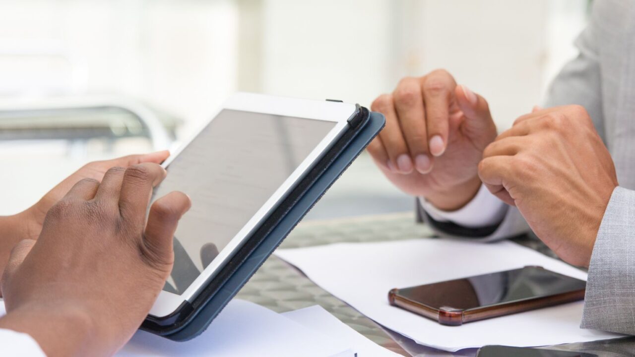 How to Open Bank Account in UAE Without Salary (2026 Real Guide for Expats)