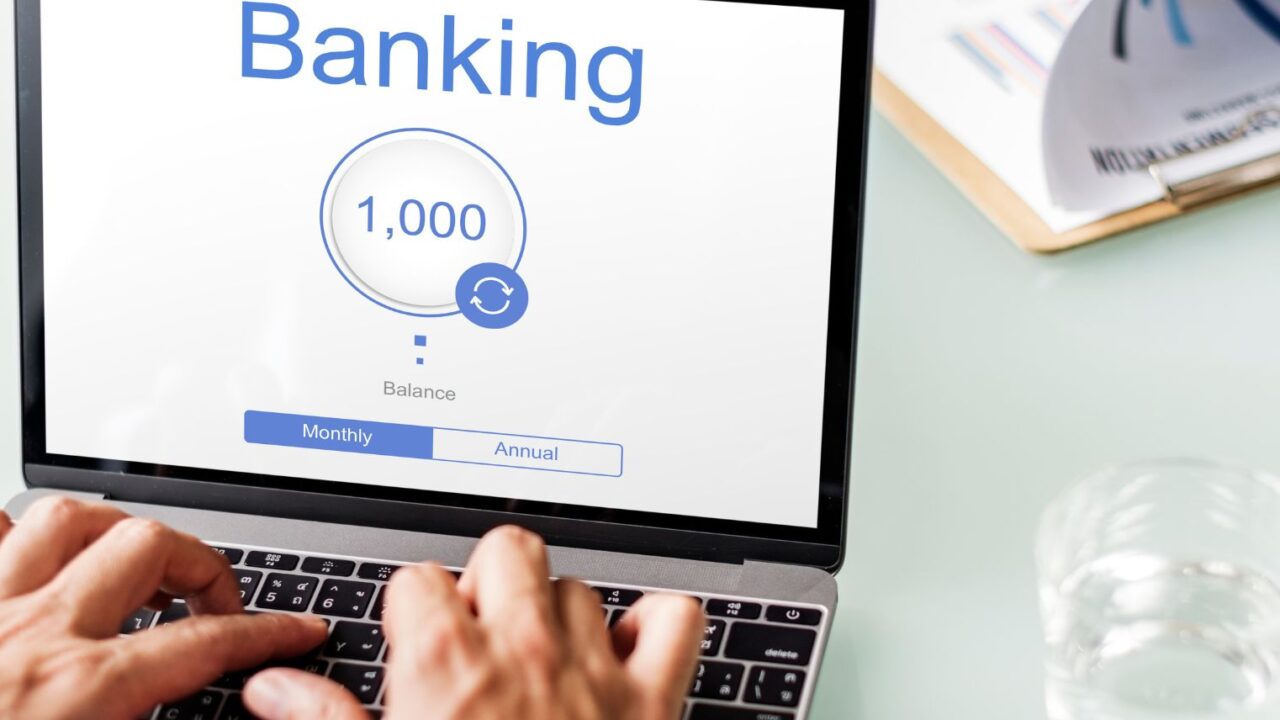 Salary Account vs Savings Account in UAE (2026) – What Actually Works for Expats