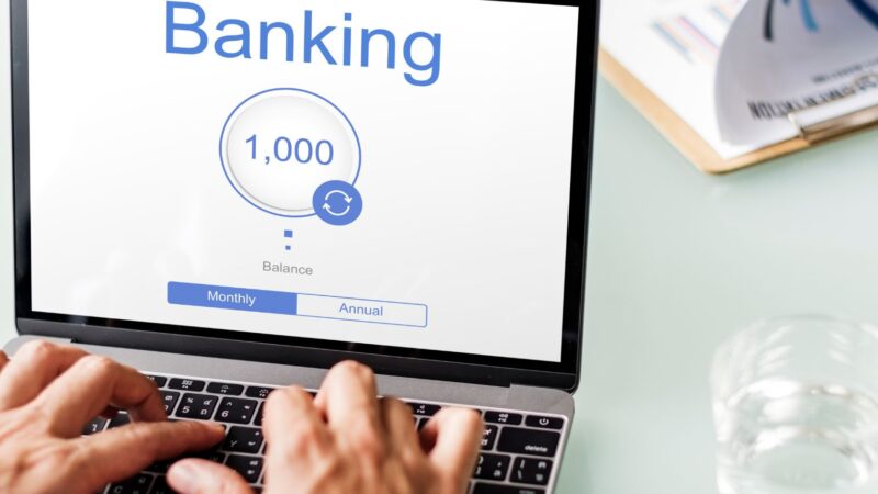 Salary Account vs Savings Account in UAE (2026) – What Actually Works for Expats